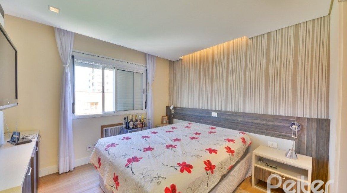 Apartamento à venda com 73m², 3 dormitórios, 1 suíte, 2 vagas, no bairro Tristeza em Porto Alegre