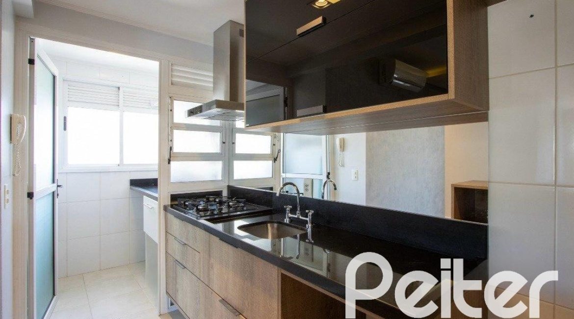 Apartamento à venda com 73m², 3 dormitórios, 1 suíte, 2 vagas, no bairro Tristeza em Porto Alegre