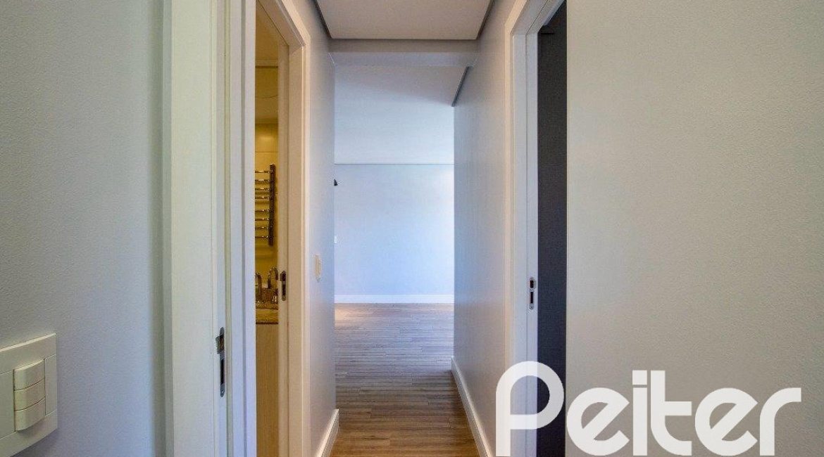 Apartamento à venda com 73m², 3 dormitórios, 1 suíte, 2 vagas, no bairro Tristeza em Porto Alegre