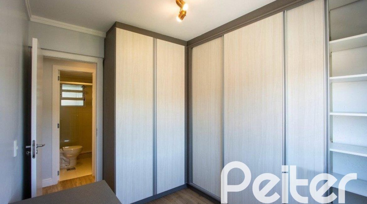 Apartamento à venda com 73m², 3 dormitórios, 1 suíte, 2 vagas, no bairro Tristeza em Porto Alegre