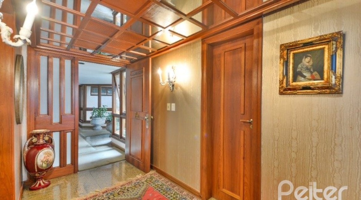 Apartamento à venda com 246m², 3 dormitórios, 1 suíte, 2 vagas, no bairro Cristal em Porto Alegre