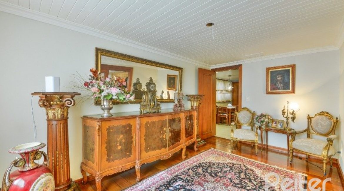 Apartamento à venda com 246m², 3 dormitórios, 1 suíte, 2 vagas, no bairro Cristal em Porto Alegre