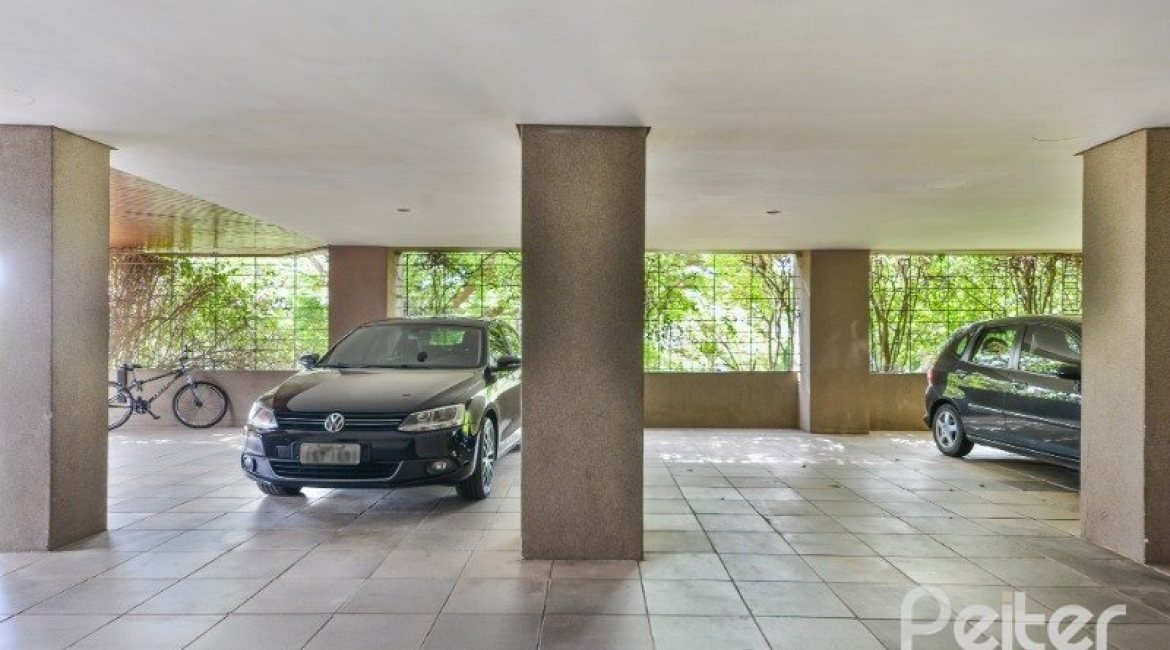 Apartamento à venda com 246m², 3 dormitórios, 1 suíte, 2 vagas, no bairro Cristal em Porto Alegre