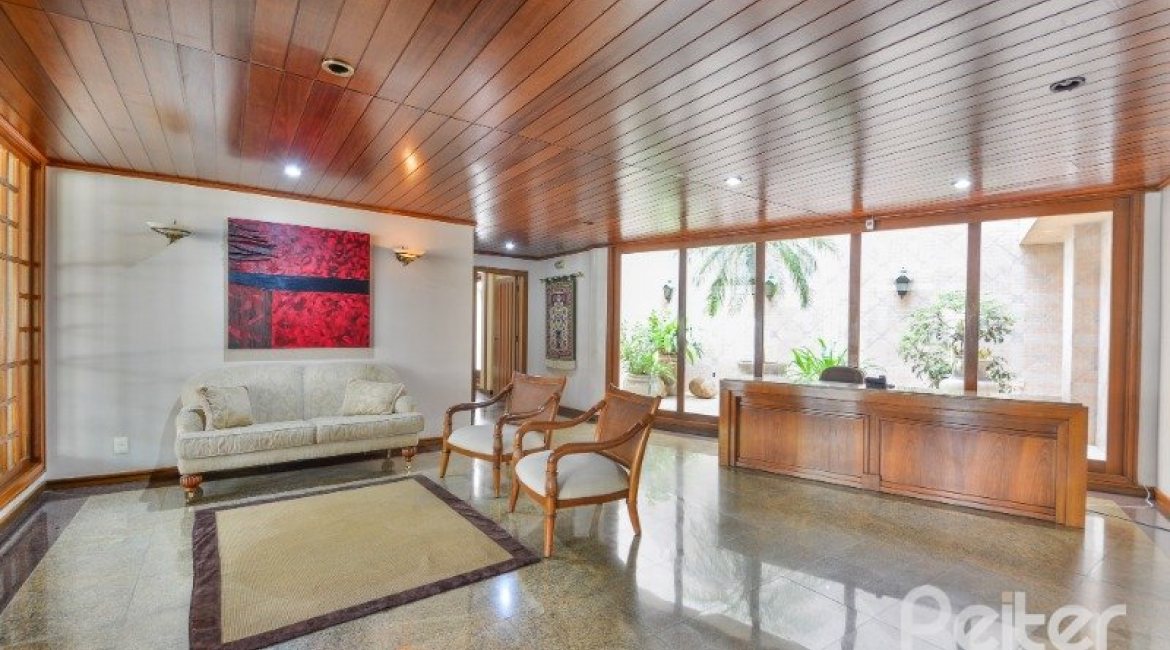 Apartamento à venda com 246m², 3 dormitórios, 1 suíte, 2 vagas, no bairro Cristal em Porto Alegre