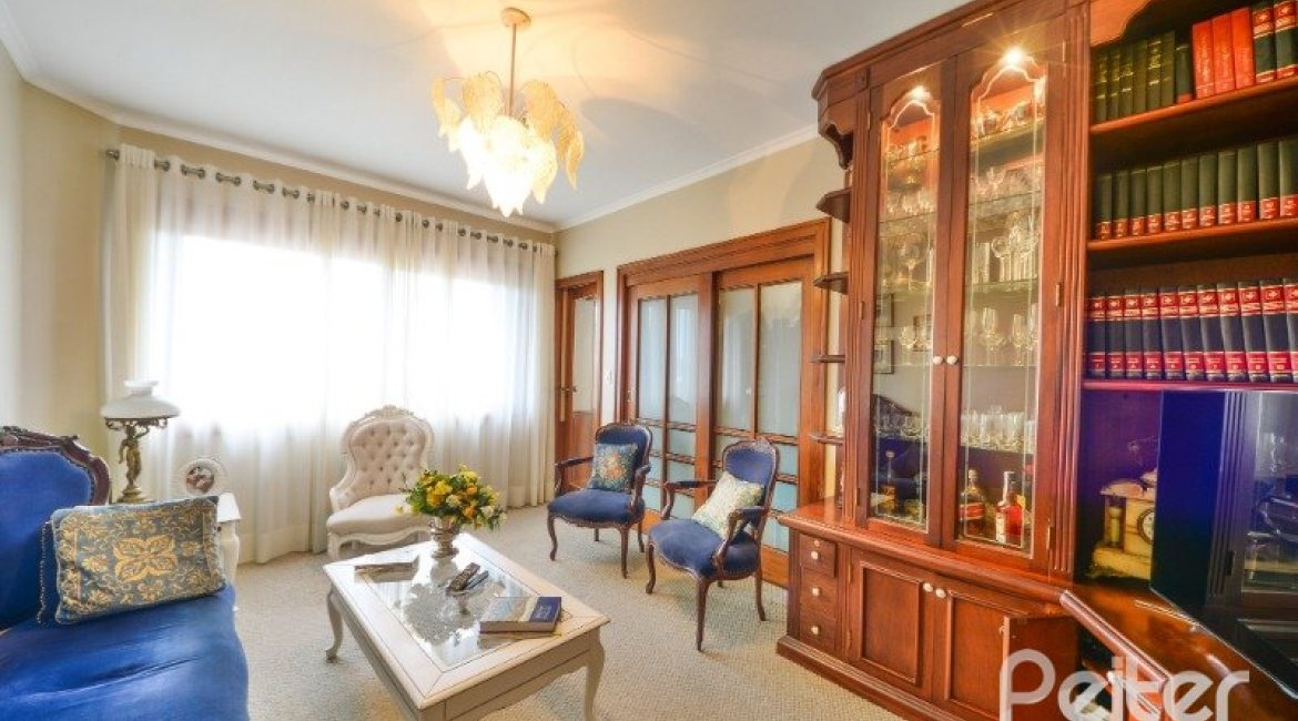 Apartamento à venda com 246m², 3 dormitórios, 1 suíte, 2 vagas, no bairro Cristal em Porto Alegre