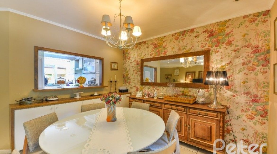 Casa em Condomínio à venda com 257m², 3 dormitórios, 1 suíte, 3 vagas, no bairro Tristeza em PORTO ALEGRE