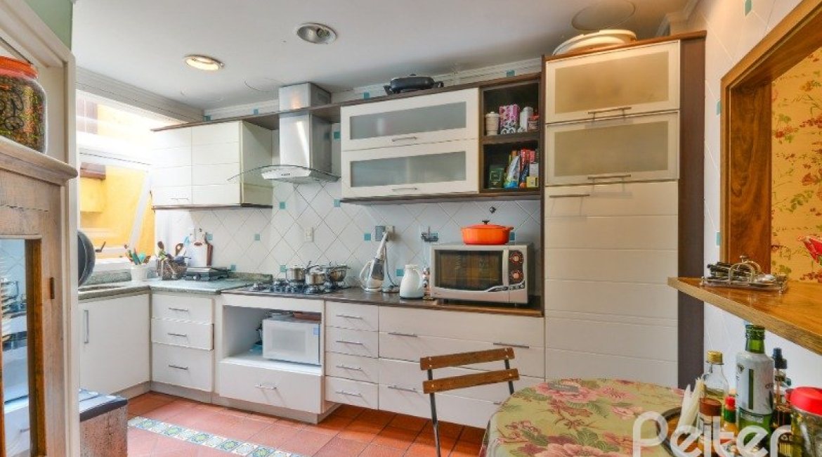 Casa em Condomínio à venda com 257m², 3 dormitórios, 1 suíte, 3 vagas, no bairro Tristeza em PORTO ALEGRE