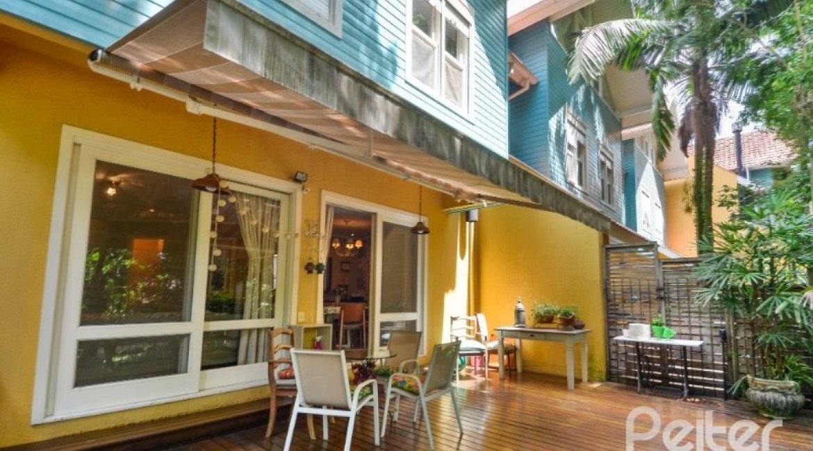 Casa em Condomínio à venda com 257m², 3 dormitórios, 1 suíte, 3 vagas, no bairro Tristeza em PORTO ALEGRE