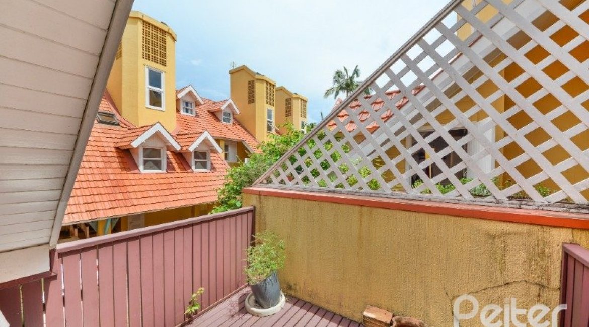 Casa em Condomínio à venda com 257m², 3 dormitórios, 1 suíte, 3 vagas, no bairro Tristeza em PORTO ALEGRE