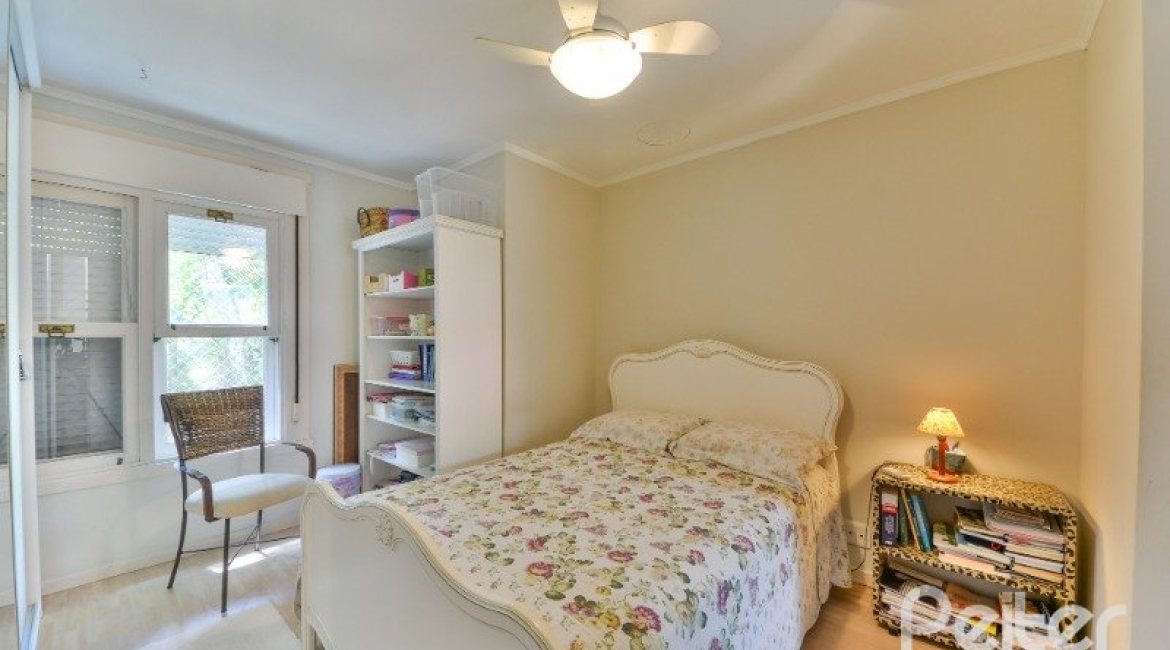 Casa em Condomínio à venda com 257m², 3 dormitórios, 1 suíte, 3 vagas, no bairro Tristeza em PORTO ALEGRE