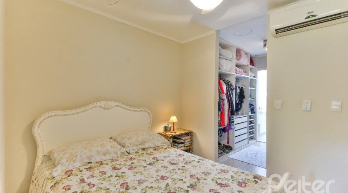 Casa em Condomínio à venda com 257m², 3 dormitórios, 1 suíte, 3 vagas, no bairro Tristeza em PORTO ALEGRE