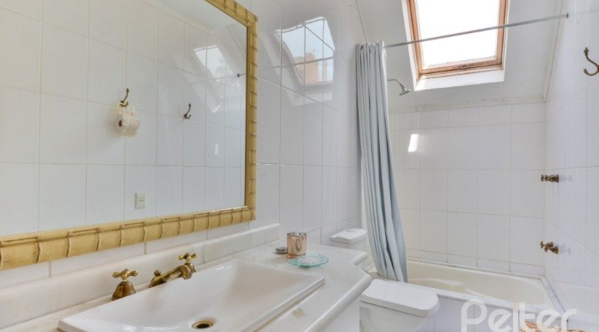 Casa em Condomínio à venda com 257m², 3 dormitórios, 1 suíte, 3 vagas, no bairro Tristeza em PORTO ALEGRE