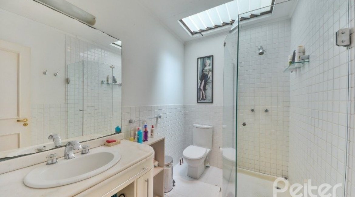 Casa em Condomínio à venda com 257m², 3 dormitórios, 1 suíte, 3 vagas, no bairro Tristeza em PORTO ALEGRE