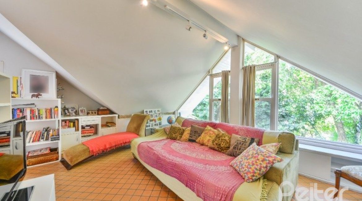 Casa em Condomínio à venda com 257m², 3 dormitórios, 1 suíte, 3 vagas, no bairro Tristeza em PORTO ALEGRE