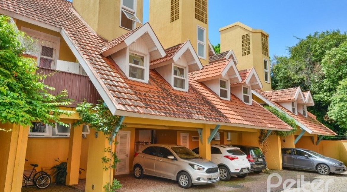 Casa em Condomínio à venda com 257m², 3 dormitórios, 1 suíte, 3 vagas, no bairro Tristeza em PORTO ALEGRE