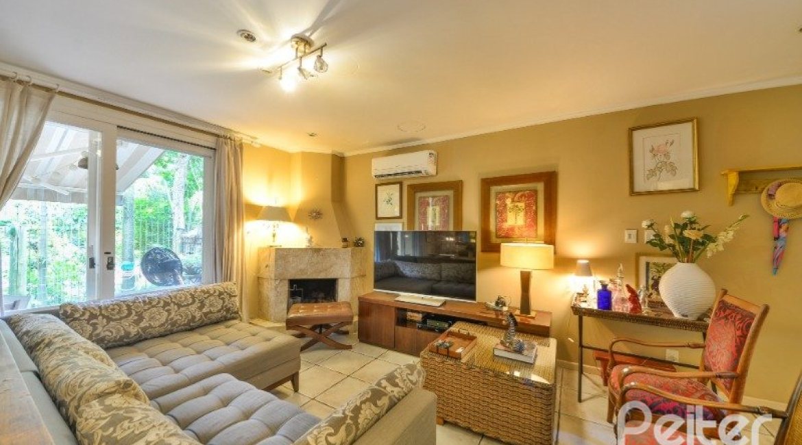 Casa em Condomínio à venda com 257m², 3 dormitórios, 1 suíte, 3 vagas, no bairro Tristeza em PORTO ALEGRE