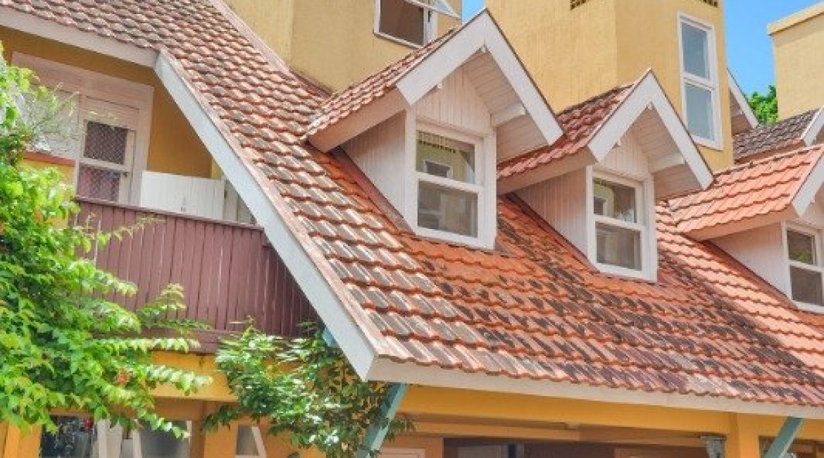 Casa em Condomínio à venda com 257m², 3 dormitórios, 1 suíte, 3 vagas, no bairro Tristeza em PORTO ALEGRE