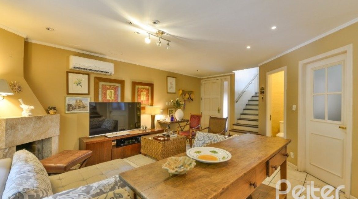 Casa em Condomínio à venda com 257m², 3 dormitórios, 1 suíte, 3 vagas, no bairro Tristeza em PORTO ALEGRE