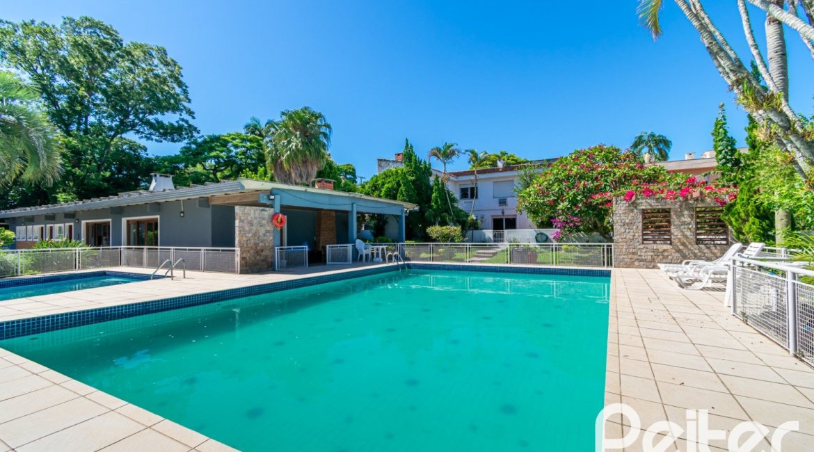 Casa em Condomínio à venda com 229m², 3 dormitórios, 1 suíte, 3 vagas, no bairro Tristeza em Porto Alegre