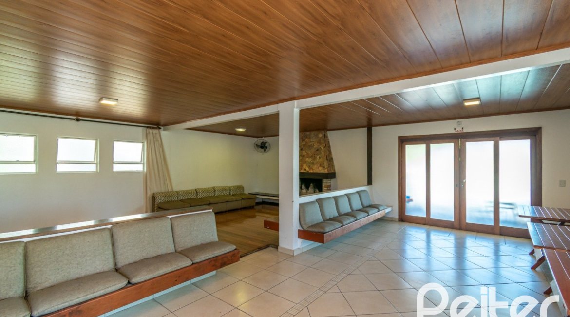 Casa em Condomínio à venda com 229m², 3 dormitórios, 1 suíte, 3 vagas, no bairro Tristeza em Porto Alegre