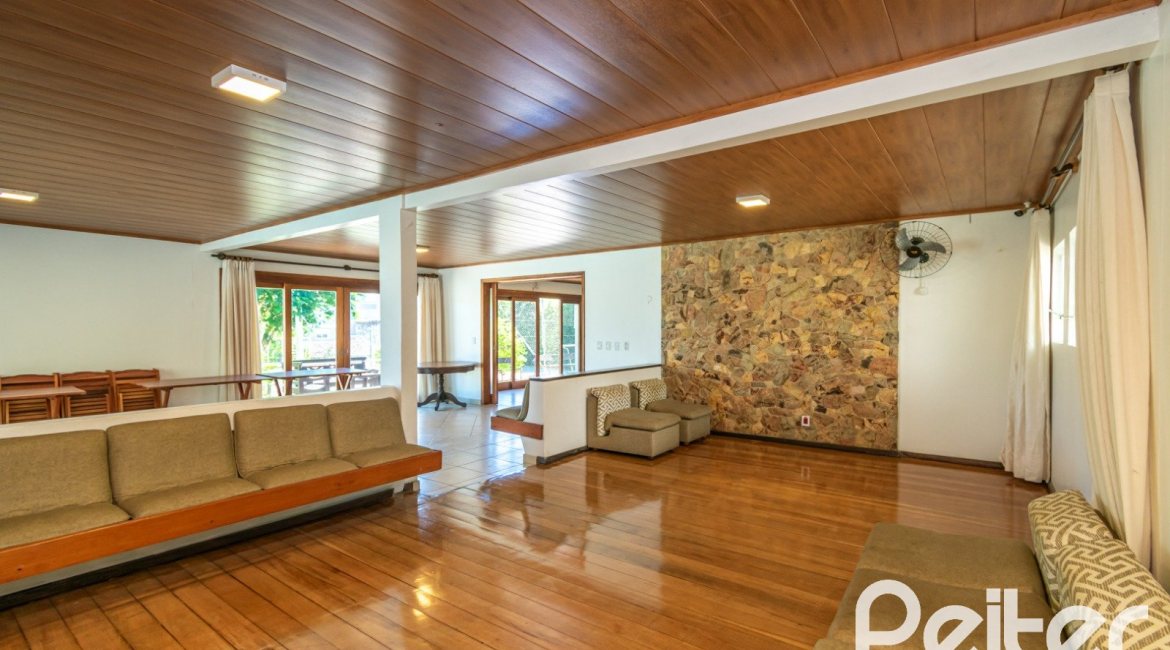 Casa em Condomínio à venda com 229m², 3 dormitórios, 1 suíte, 3 vagas, no bairro Tristeza em Porto Alegre