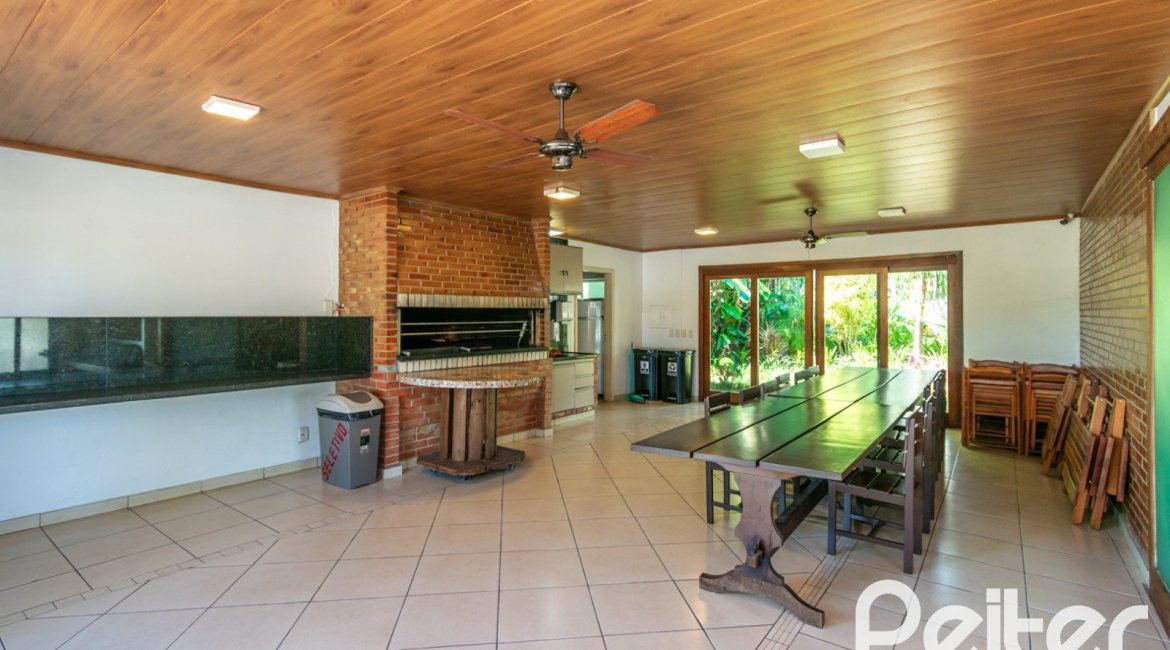 Casa em Condomínio à venda com 229m², 3 dormitórios, 1 suíte, 3 vagas, no bairro Tristeza em Porto Alegre