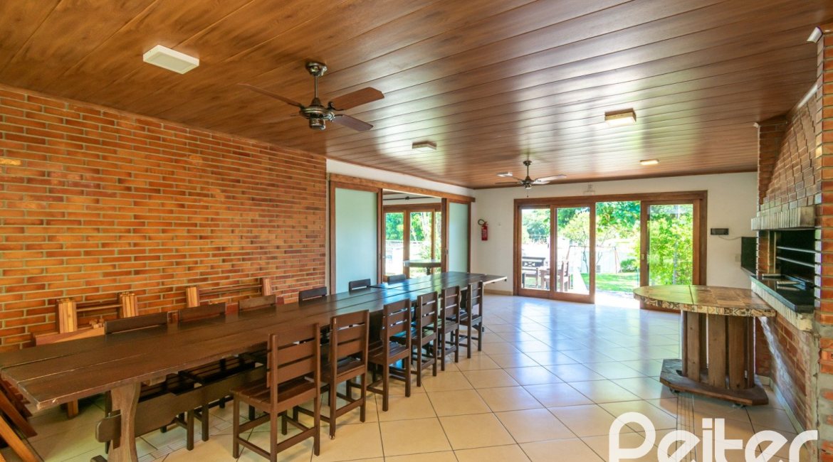 Casa em Condomínio à venda com 229m², 3 dormitórios, 1 suíte, 3 vagas, no bairro Tristeza em Porto Alegre