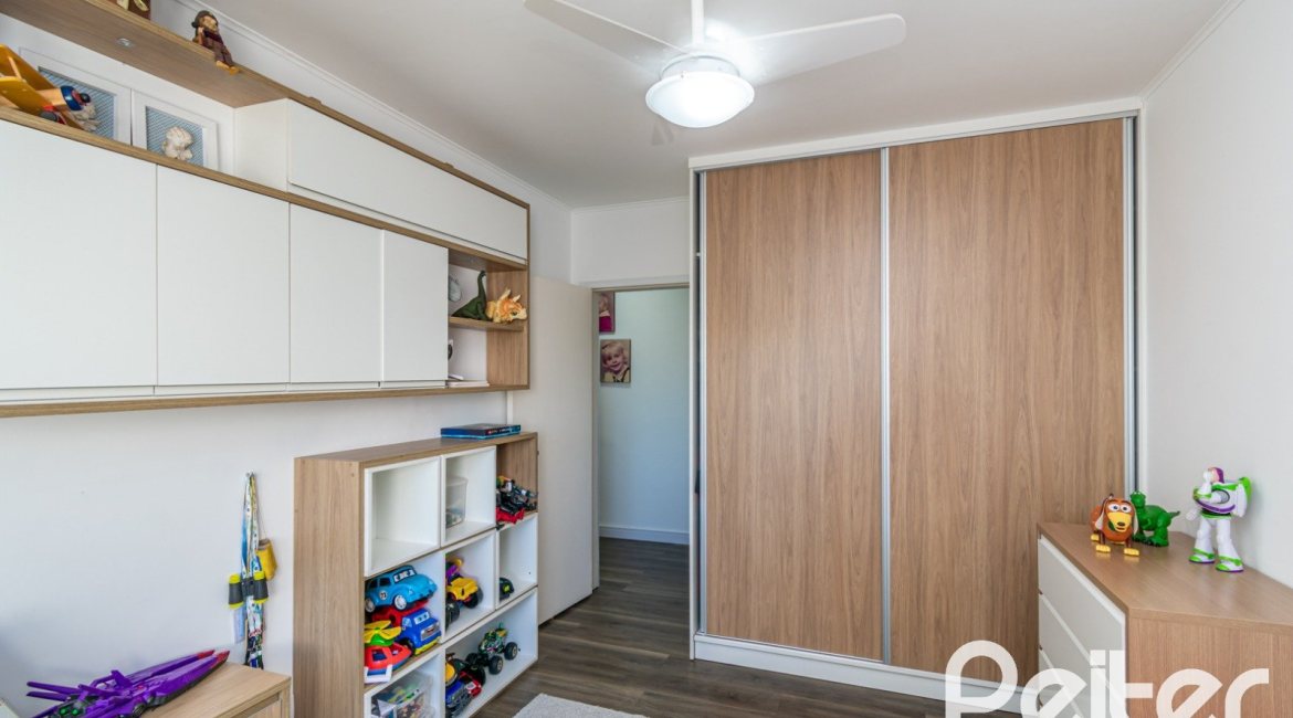 Casa em Condomínio à venda com 229m², 3 dormitórios, 1 suíte, 3 vagas, no bairro Tristeza em Porto Alegre