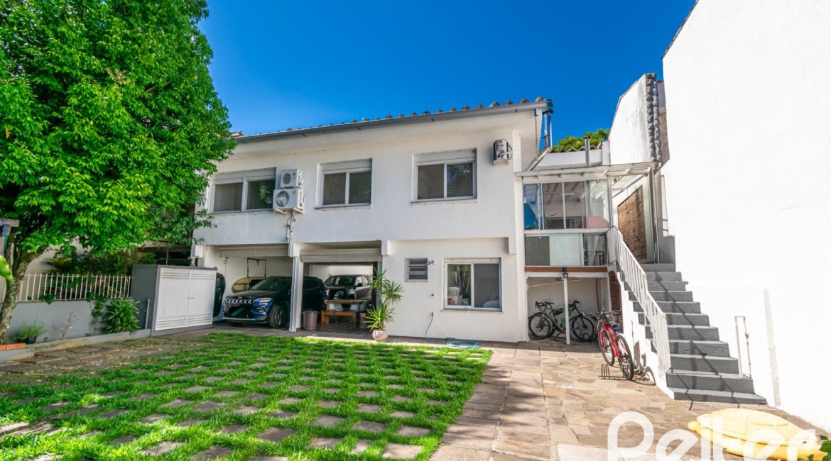 Casa em Condomínio à venda com 229m², 3 dormitórios, 1 suíte, 3 vagas, no bairro Tristeza em Porto Alegre