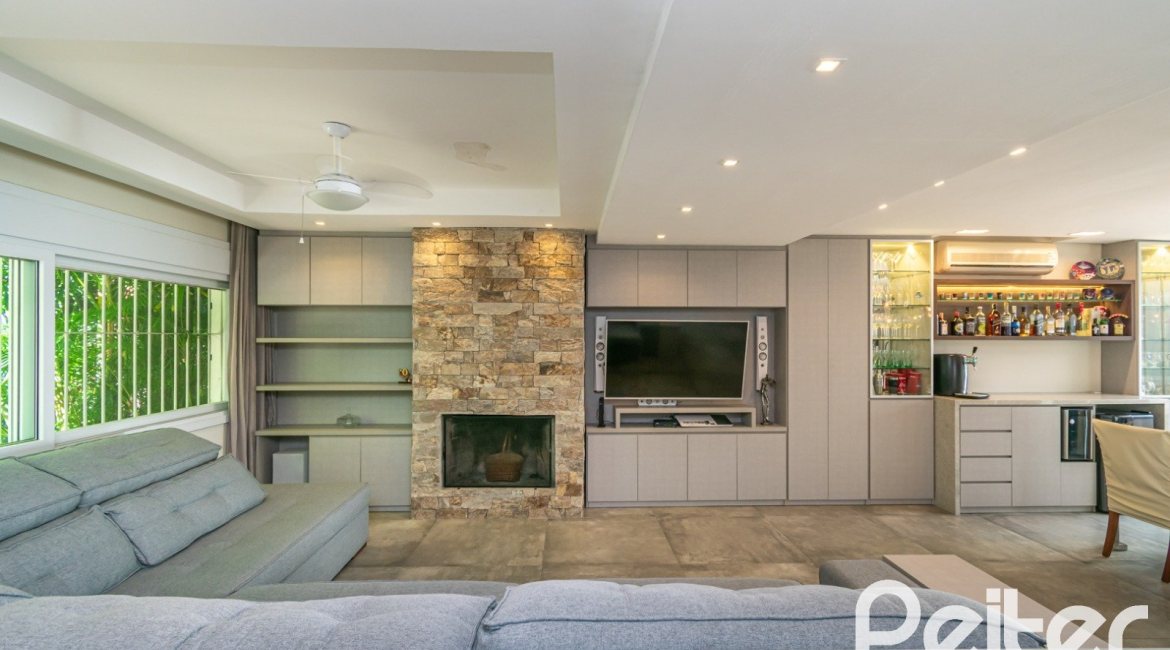 Casa em Condomínio à venda com 229m², 3 dormitórios, 1 suíte, 3 vagas, no bairro Tristeza em Porto Alegre