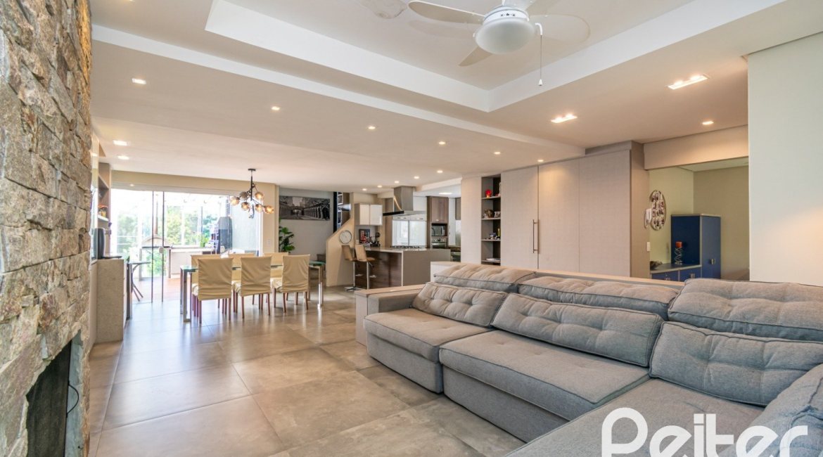 Casa em Condomínio à venda com 229m², 3 dormitórios, 1 suíte, 3 vagas, no bairro Tristeza em Porto Alegre