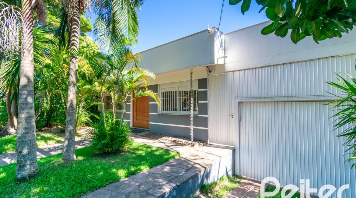 Casa em Condomínio à venda com 229m², 3 dormitórios, 1 suíte, 3 vagas, no bairro Tristeza em Porto Alegre