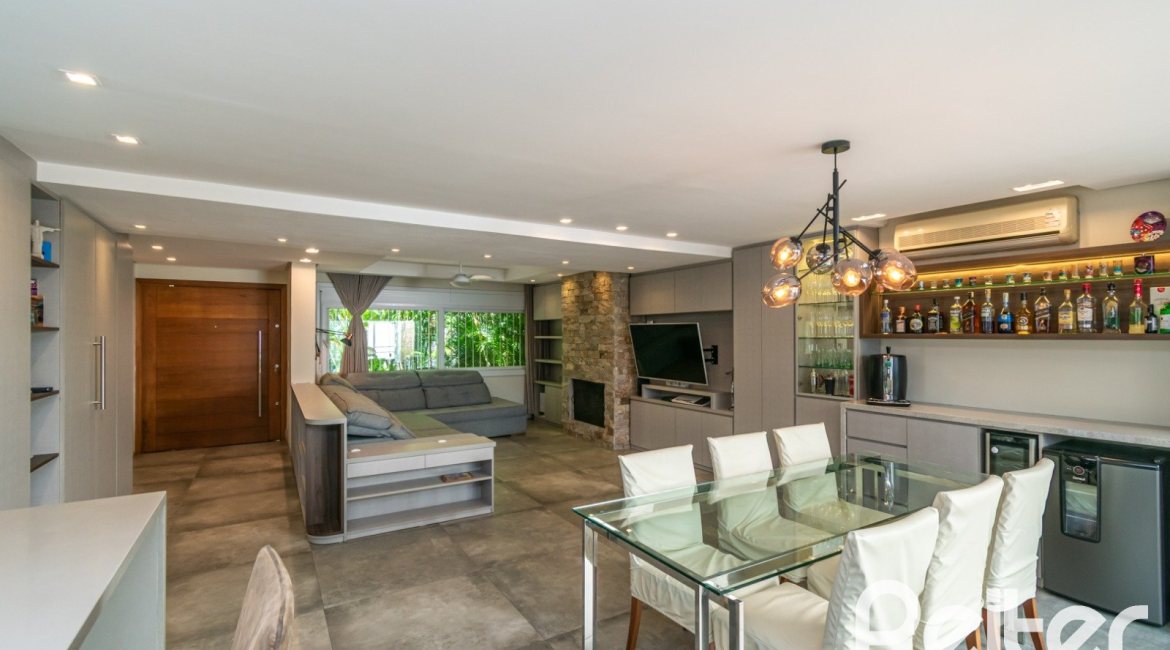 Casa em Condomínio à venda com 229m², 3 dormitórios, 1 suíte, 3 vagas, no bairro Tristeza em Porto Alegre