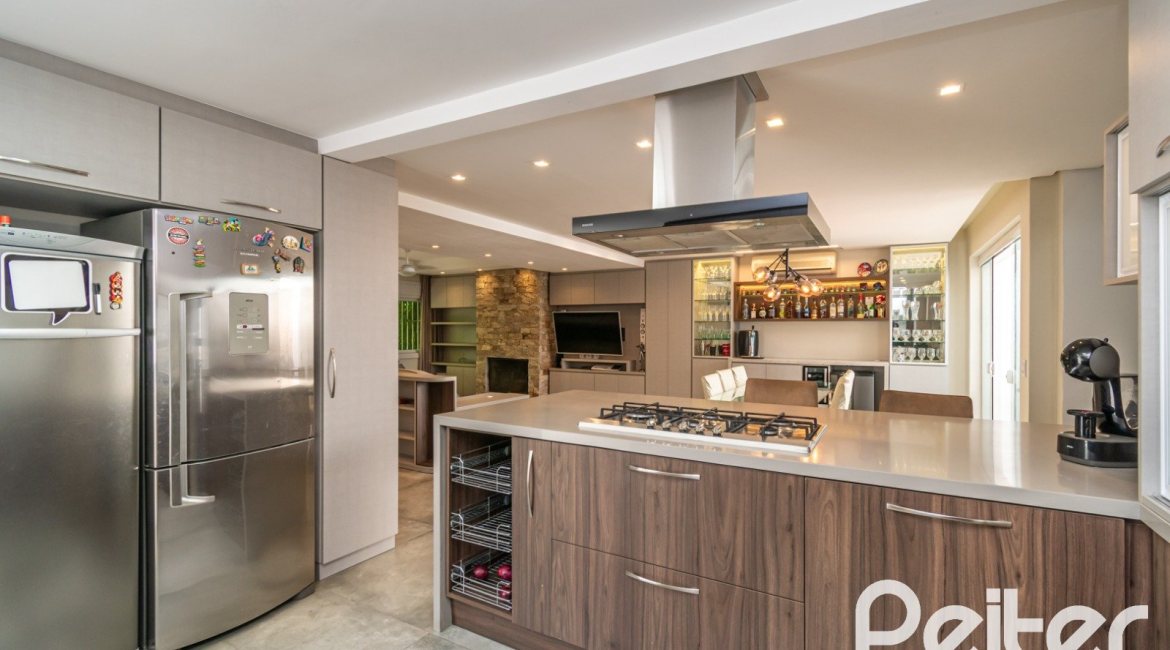 Casa em Condomínio à venda com 229m², 3 dormitórios, 1 suíte, 3 vagas, no bairro Tristeza em Porto Alegre