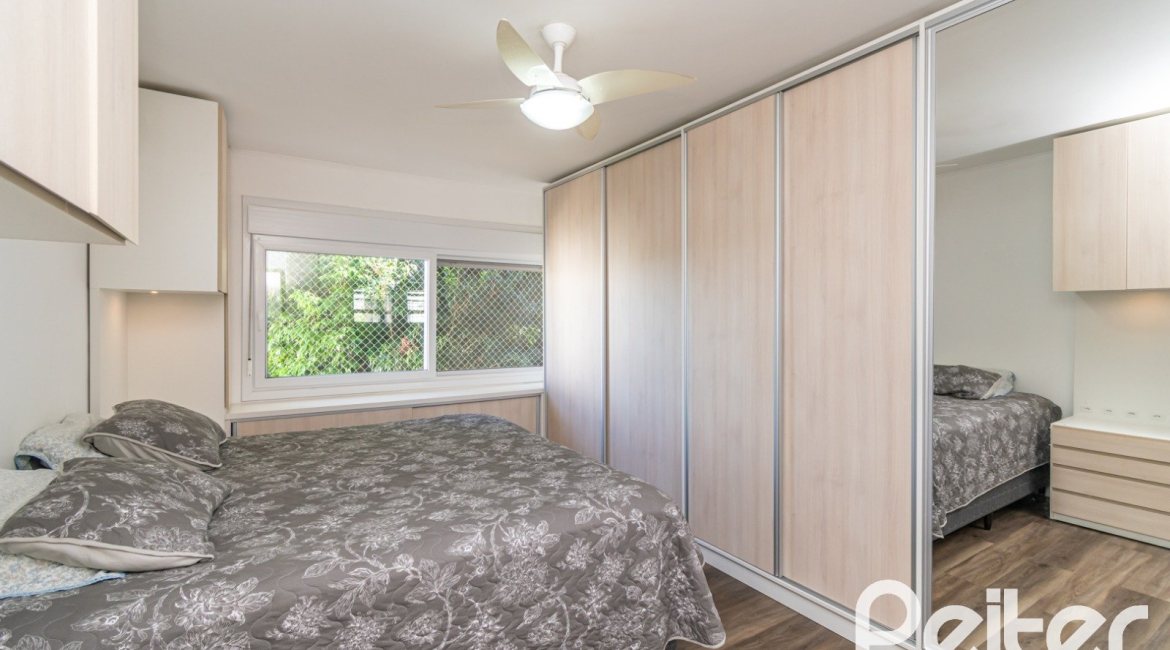 Casa em Condomínio à venda com 229m², 3 dormitórios, 1 suíte, 3 vagas, no bairro Tristeza em Porto Alegre