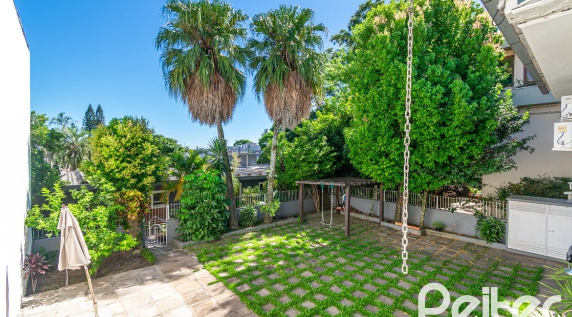 Casa em Condomínio à venda com 229m², 3 dormitórios, 1 suíte, 3 vagas, no bairro Tristeza em Porto Alegre