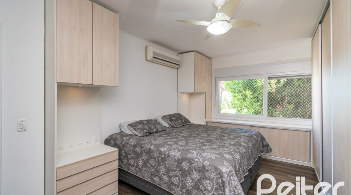 Casa em Condomínio à venda com 229m², 3 dormitórios, 1 suíte, 3 vagas, no bairro Tristeza em Porto Alegre