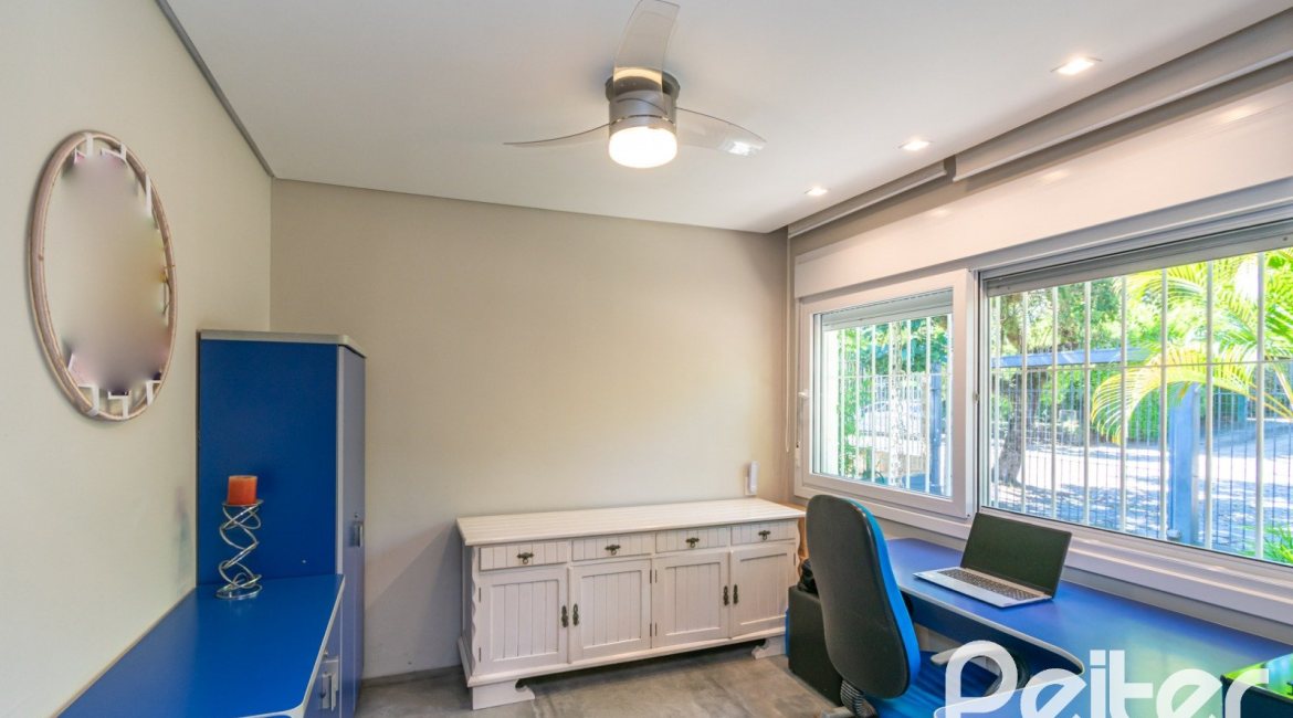 Casa em Condomínio à venda com 229m², 3 dormitórios, 1 suíte, 3 vagas, no bairro Tristeza em Porto Alegre