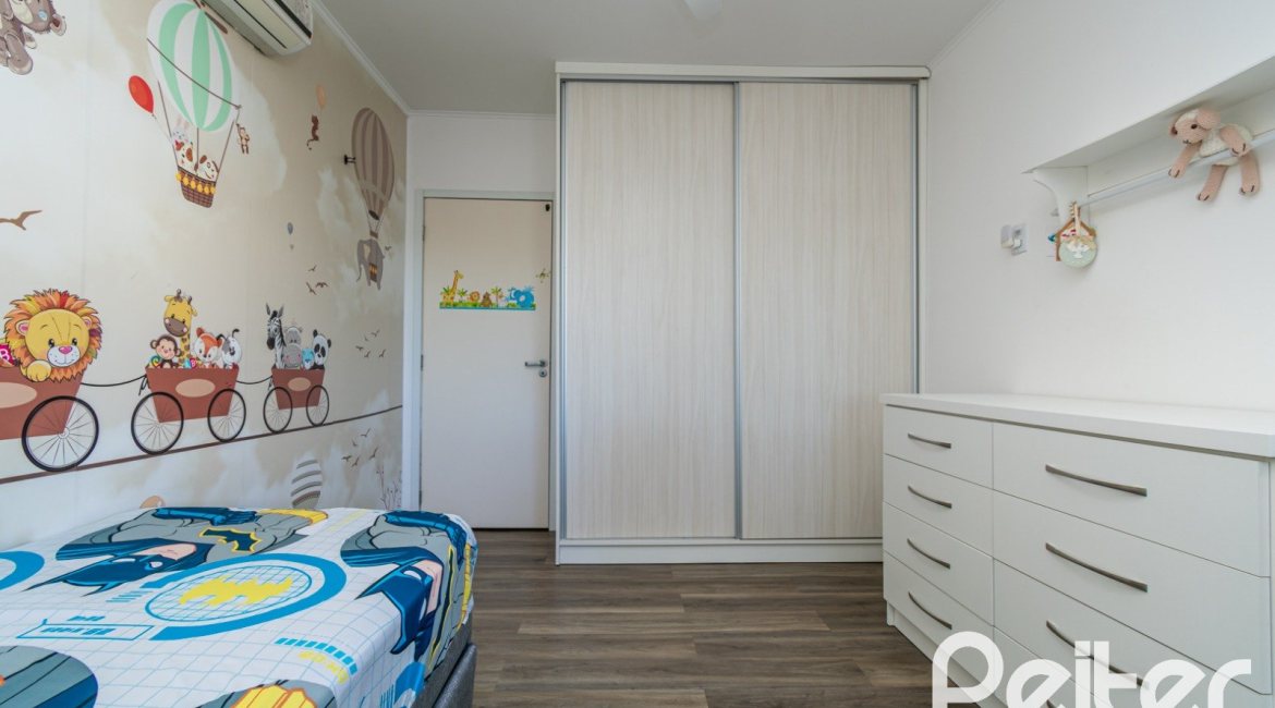 Casa em Condomínio à venda com 229m², 3 dormitórios, 1 suíte, 3 vagas, no bairro Tristeza em Porto Alegre