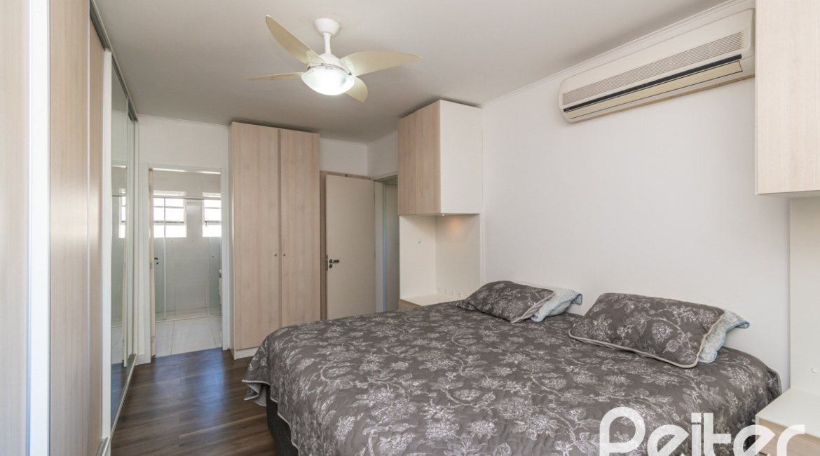 Casa em Condomínio à venda com 229m², 3 dormitórios, 1 suíte, 3 vagas, no bairro Tristeza em Porto Alegre