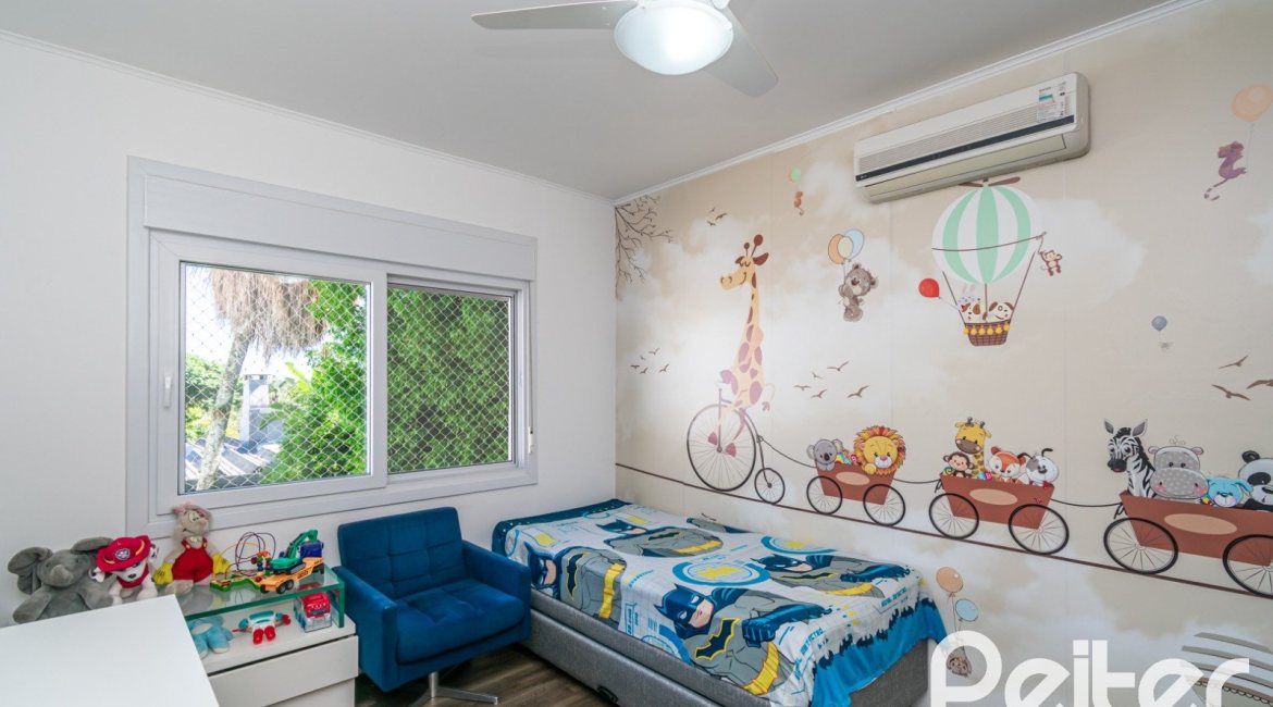 Casa em Condomínio à venda com 229m², 3 dormitórios, 1 suíte, 3 vagas, no bairro Tristeza em Porto Alegre