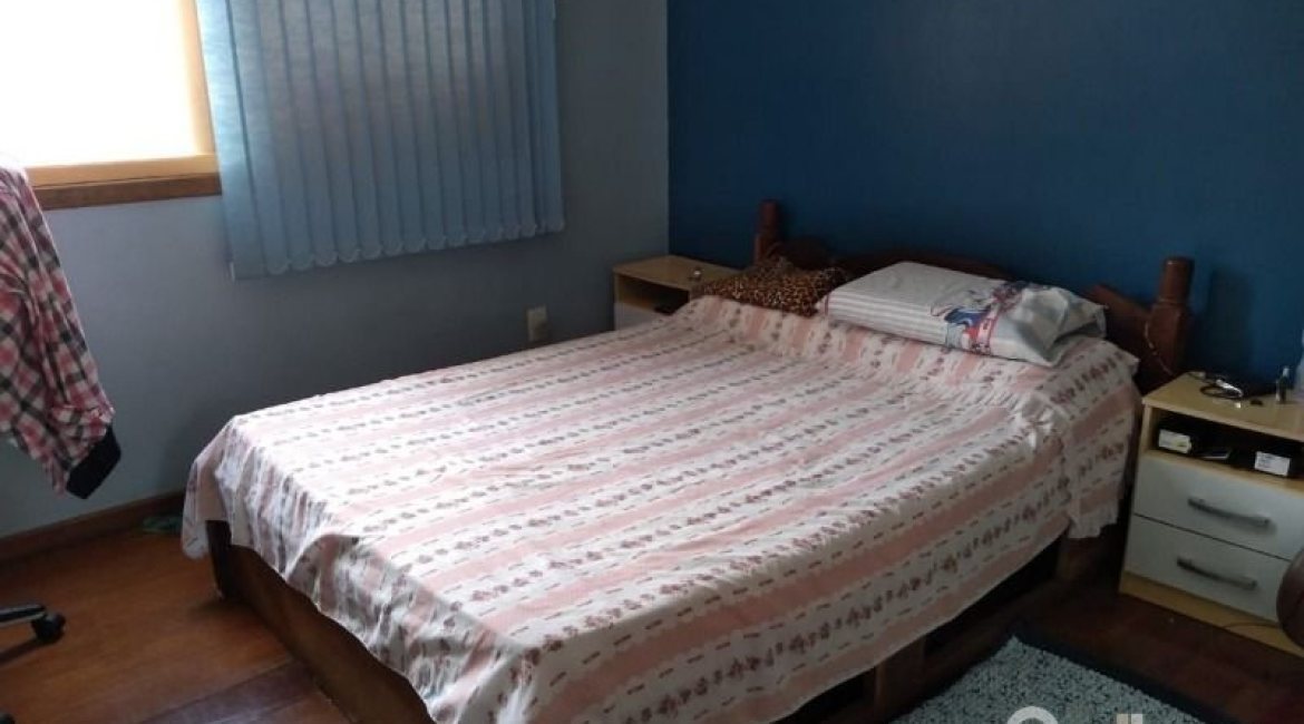 Casa à venda com 400m², 6 dormitórios, 1 suíte, 2 vagas, no bairro Tristeza em Porto Alegre