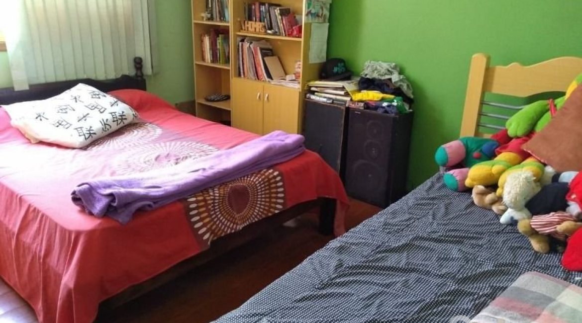 Casa à venda com 400m², 6 dormitórios, 1 suíte, 2 vagas, no bairro Tristeza em Porto Alegre