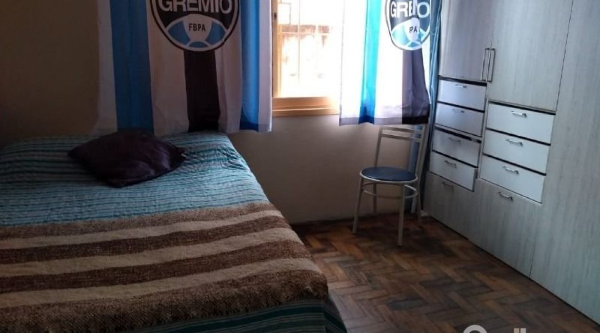 Casa à venda com 400m², 6 dormitórios, 1 suíte, 2 vagas, no bairro Tristeza em Porto Alegre