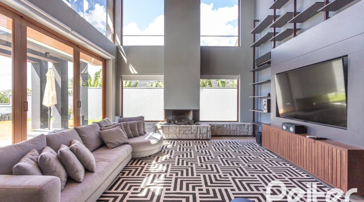 Casa em Condomínio à venda com 608m², 5 dormitórios, 5 suítes, 3 vagas, no bairro Terra Ville em PORTO ALEGRE