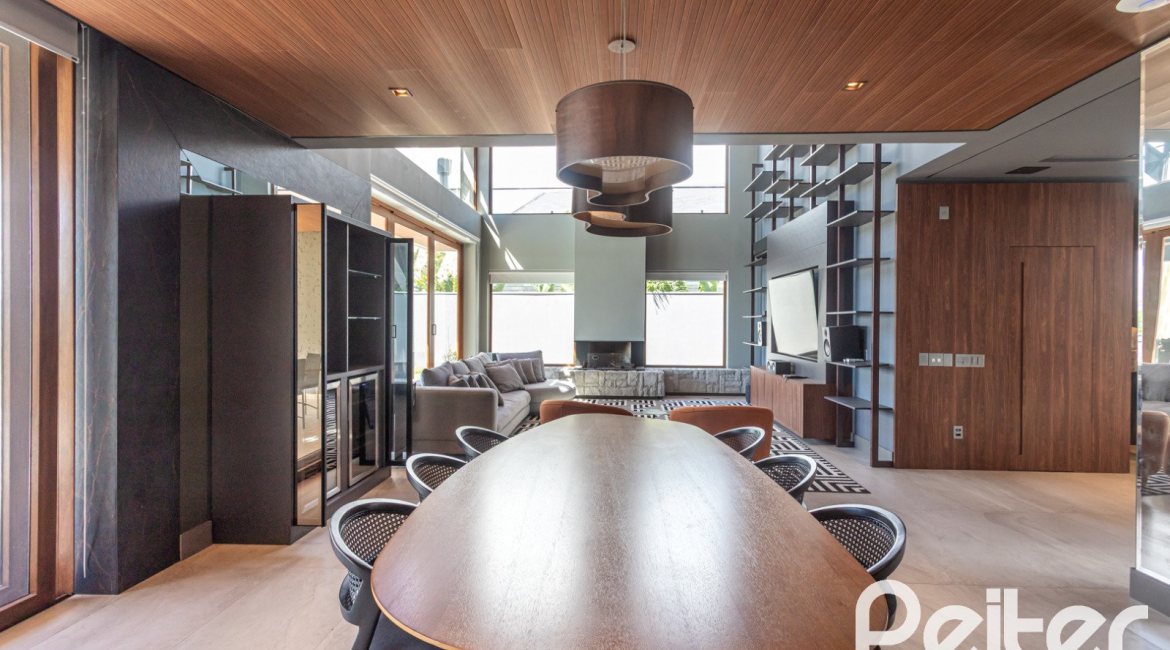 Casa em Condomínio à venda com 608m², 5 dormitórios, 5 suítes, 3 vagas, no bairro Terra Ville em PORTO ALEGRE