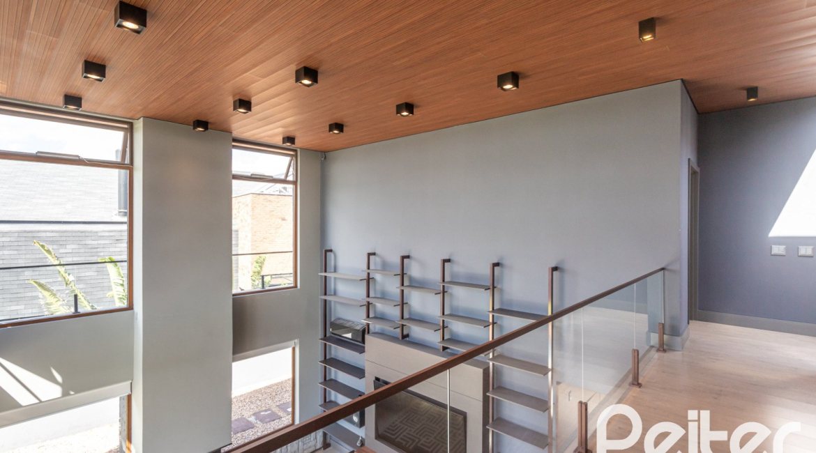 Casa em Condomínio à venda com 608m², 5 dormitórios, 5 suítes, 3 vagas, no bairro Terra Ville em PORTO ALEGRE