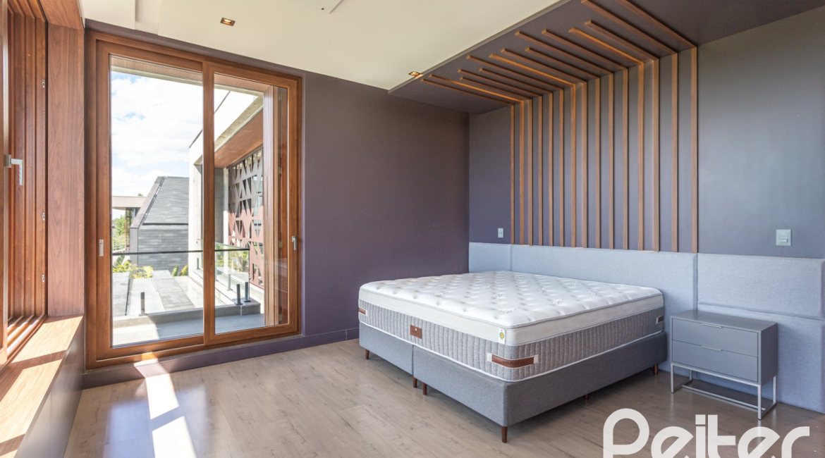 Casa em Condomínio à venda com 608m², 5 dormitórios, 5 suítes, 3 vagas, no bairro Terra Ville em PORTO ALEGRE