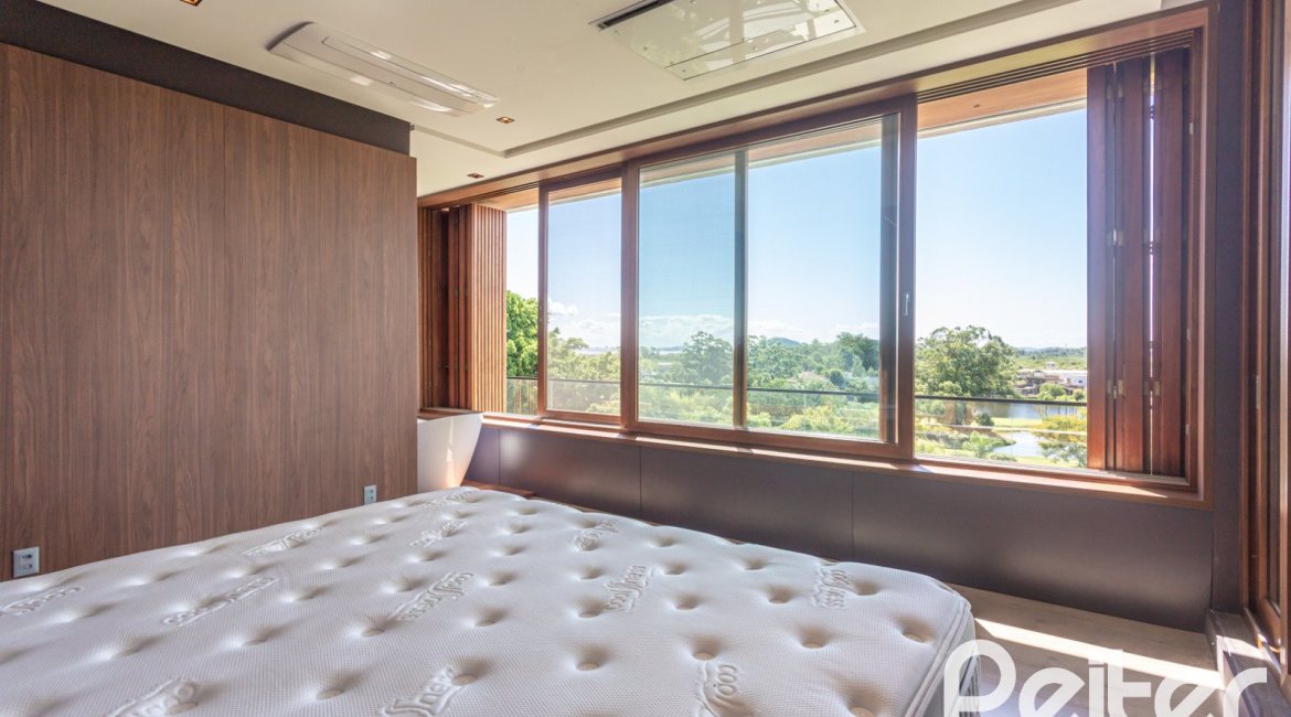 Casa em Condomínio à venda com 608m², 5 dormitórios, 5 suítes, 3 vagas, no bairro Terra Ville em PORTO ALEGRE