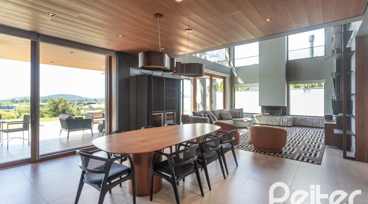 Casa em Condomínio à venda com 608m², 5 dormitórios, 5 suítes, 3 vagas, no bairro Terra Ville em PORTO ALEGRE